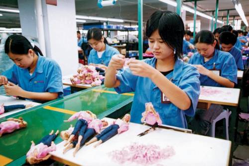 Scova operai low cost nel mondo Così l'impresa fa soldi a palate