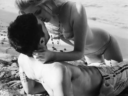 Sesso non protetto tra giovani: cresce l'allarme per malattie