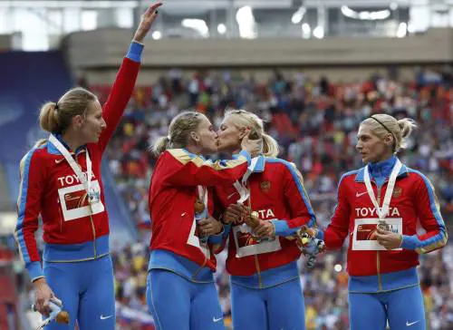 Russia, due atlete si baciano. Protesta per la legge sui gay?