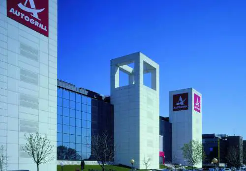 Autogrill in salute, ma corregge i ricavi per adeguarsi al "mini" dollaro