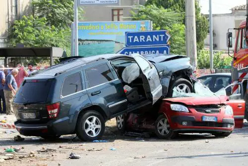 Suv travolge e uccide 12enne
