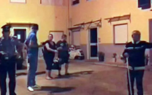 Spara a cinque vicini di casa. In fin di vita ragazza incinta 