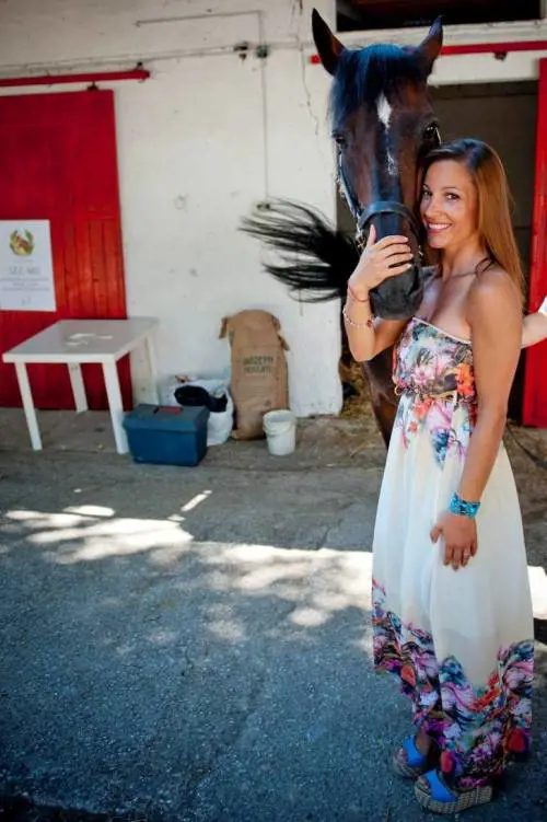 Jessica, la modella dell’ippica Non usa mai la frusta e vince