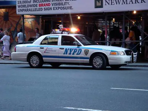 Sangue sulle strade di Brooklyn: bimbo di un annoucciso da una pallottola vagante