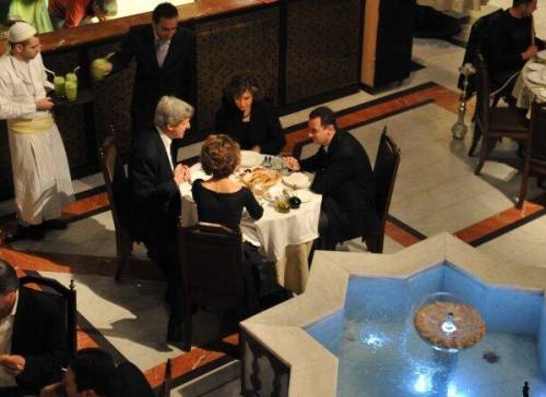 Quando Kerry cenava con Assad