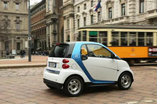 Car2go farà pagare la sosta in periferia. Polemiche a Milano