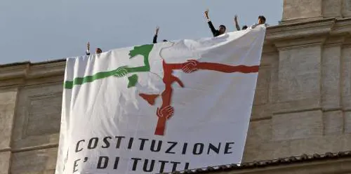 I grillini sul tetto della Camera E il Pd li sogna come alleati