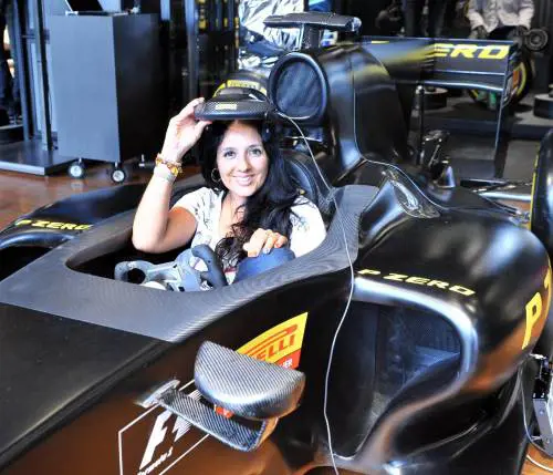 Tutti piloti di F1 (ma allo store Pirelli)Allestito un simulatore in corso Venezia