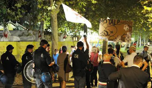 Tav, attentato in Valsusa: in fiamme tre betoniere
