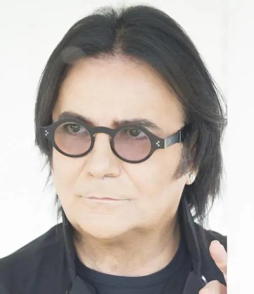 Uno Zero per sei (serate) Renato e il suo «Amo tour»