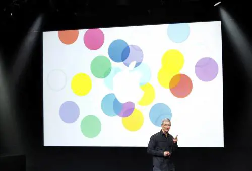 Apple presenta l'iPhone 5s e il modello low cost