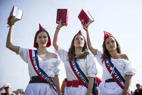 Dimostranti contestano i matrimoni omosessuali