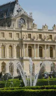 E ora Versailles per far cassa crea un marchio di alta cucina