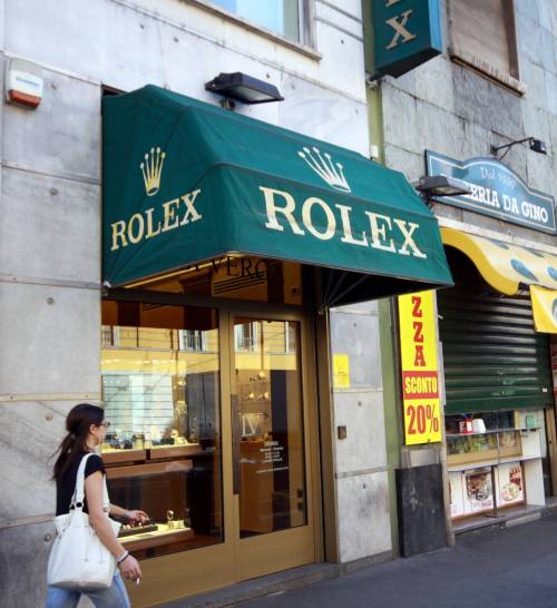«Posso vedere quei Rolex?» Ed è furto record da Verga