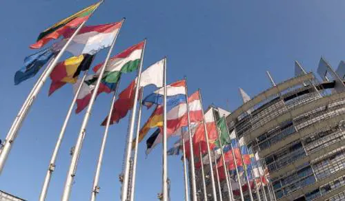 L'italiano vince in Europa: no ai bandi discriminatori