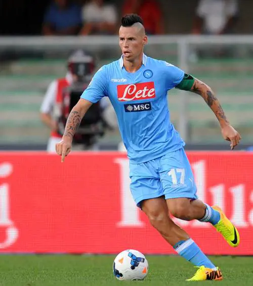 Benitez mette a sedere Hamsik. De Laurentiis snobba Mazzarri