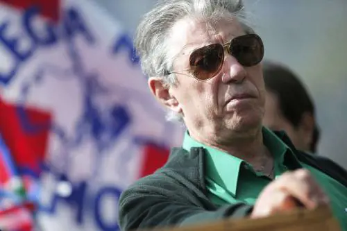 Bossi: "Penso di ricandidarmi alla segreteria della Lega"