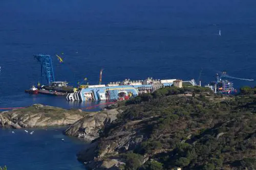 Ultimi lavori per i preparativi per il Parbuckling della Costa Concordia 