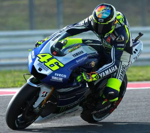 MotoGp, Lorenzo vince su Marquez. Doppia sconfitta per Rossi