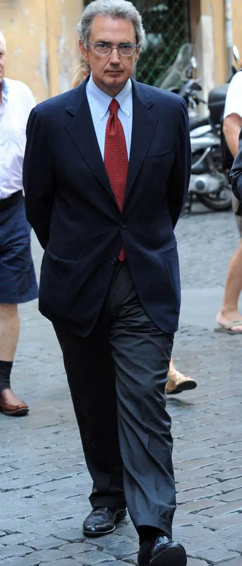 Telecom prende tempo sul piano