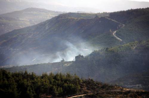 Un'immagine pubblicata dall'agenzia Anadolu mostra il fumo che si solleva dal luogo dello schianto