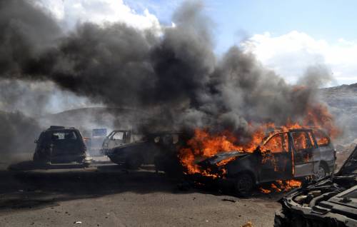 Autobomba a Bab al Hawa, al confine tra Siria e Turchia