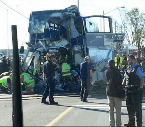 Tragedia a Ottawa, treno passeggeri contro bus