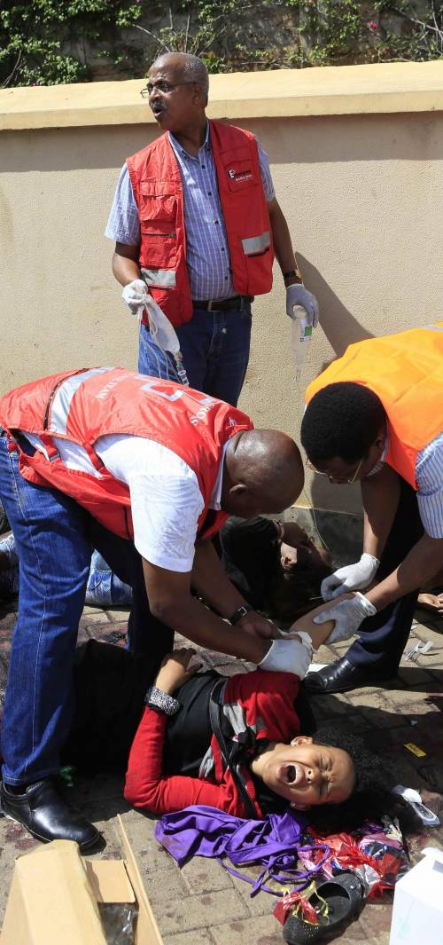Kenya, terroristi con le bombe all'assalto dei negozi: 40 morti, clienti giustiziati