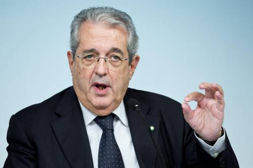 Governo in bilico, Saccomanni minaccia le dimissioni
