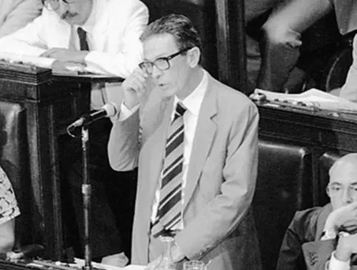 Veltroni riesuma Berlinguer:  "Questo film farà piangere"