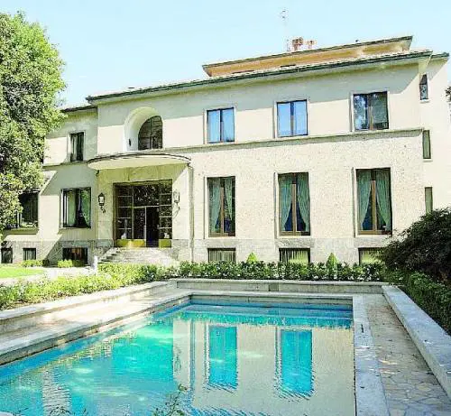 «I restauri? Li pago con i miei soldi»