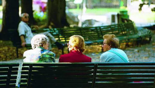 Siamo sempre più longevi: dieci anni in più in 30 anni