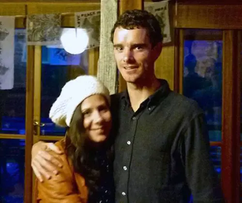 L'achitetto Ross Langdon e la compagna incinta, il medico Elif Yavuz