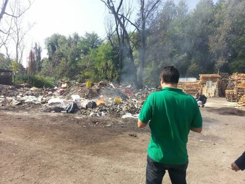 Il Parco Sud trasformato dai rom in una discarica