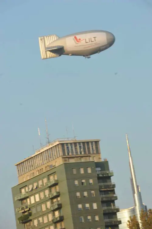 Milano, incidente dirigibile