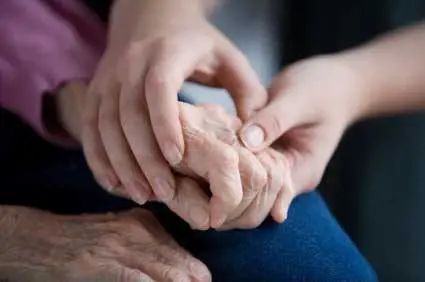 Parkinson, gli ultrasuoni che "bersagliano" il cervello spengono i tremori: la ricerca è italiana
