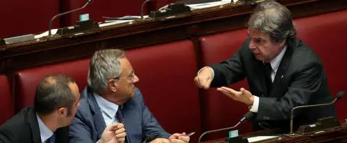 Il giorno dei falchi: firmate le dimissioni