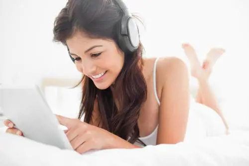 Un tablet per gli studenti con libri, vocabolari e 2Gb di traffico al mese