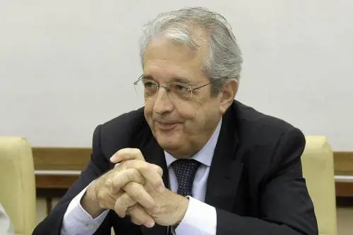 Privatizzazioni, Saccomanni: "Sotto esame Eni e Rai"