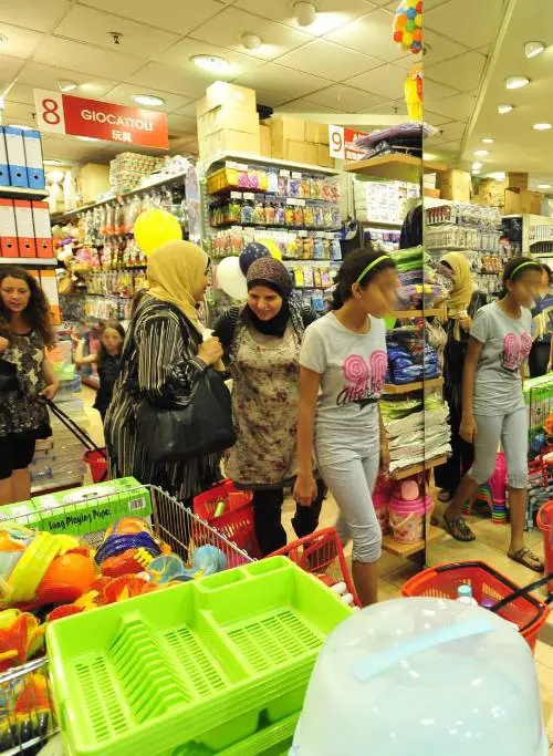 Nell'«Oriental mall» di Sarpi fanno la fila anche gli italiani
