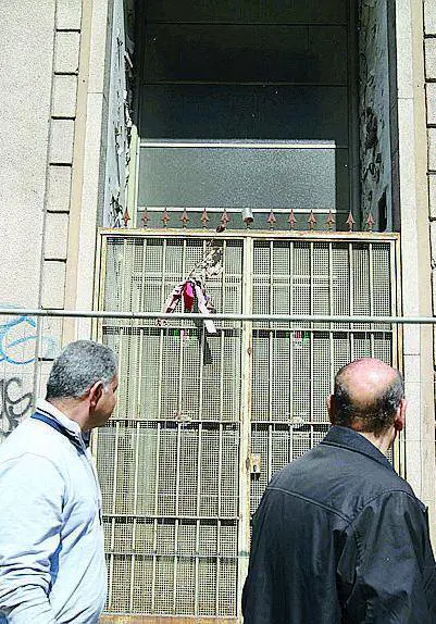 Il Lirico cade a pezzi? Anche la maggioranza