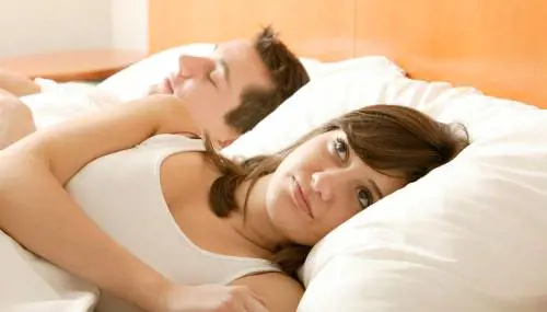 Gli italiani a letto? Dei fulmini Ogni 3 giorni ma per 2 minuti