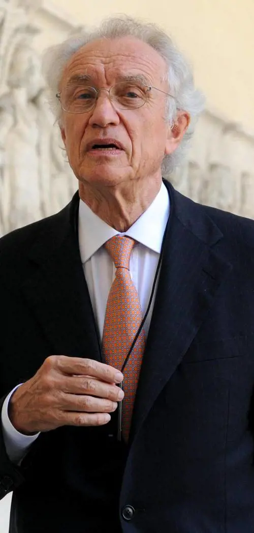 Il terremoto Intesa spaventa la Borsa