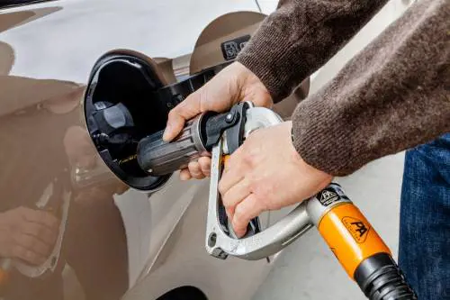 Bonus auto, nel Dpcm aiuti anche per convertire il motore a gas