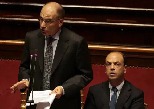 Alfano seduto tra i banchi del governo