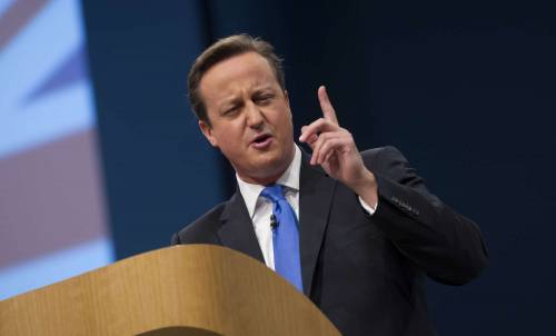 Benefit ai migranti Ue, pugno duro di Cameron: azzerati dopo 3 mesi