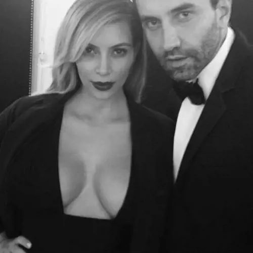 La sensualità esplosiva di Kim Kardashian
