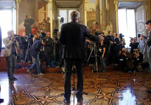 Crimi su Facebook: "Il Cav è incontinente"