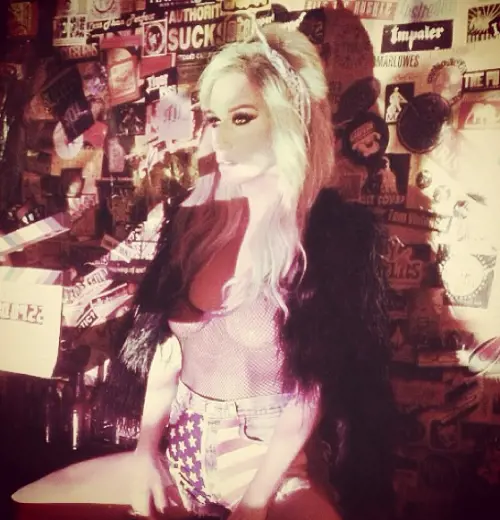 Scatti bollenti: Kesha provoca su Instagram