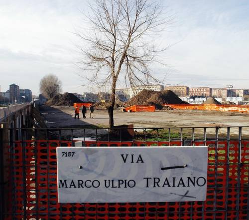Trovato nudo in una scatola Da 13 anni è senza un nome